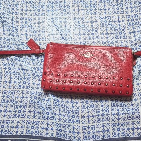 Coach large wristlet - Picture 1 of 4